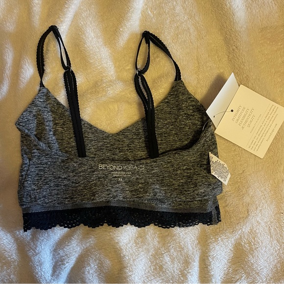 NWT {Beyond Yoga} Sports Bra XS Women’s Lace Heather Gray Adjustable Straps Soft - Picture 3 of 8